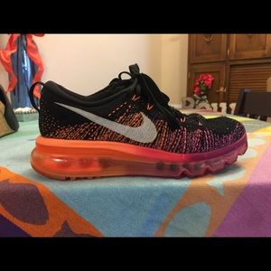 Black Nike Fitsole tennis shoes